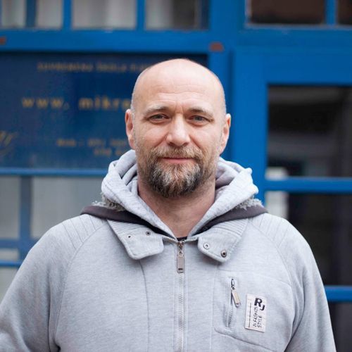 Tvrtko Hrelec - mag.mus. glazbena pedagogija|voditelj Mikrofon studija|audio i video produkcija u Mikrofon.hr suvremenoj školi pjevanja Zagreb